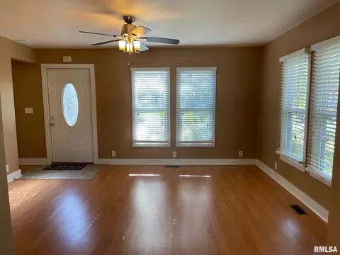 702 E Murray St, Macomb, IL 61455 photo 10