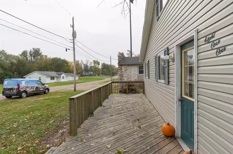 811 S Pine St, Delavan, IL 61734 photo 3