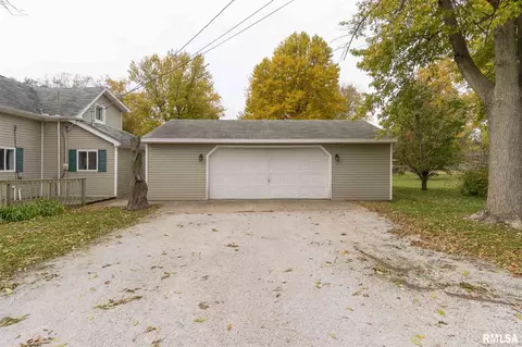811 S Pine St, Delavan, IL 61734 photo 26
