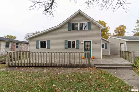 811 S Pine St, Delavan, IL 61734 photo 1