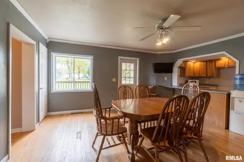 811 S Pine St, Delavan, IL 61734 photo 8