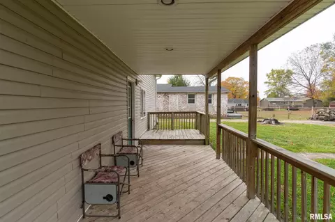 811 S Pine St, Delavan, IL 61734 photo 21