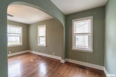 1006 Elm St, Canton, IL 61520 photo 6