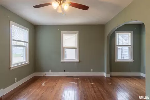 1006 Elm St, Canton, IL 61520 photo 3