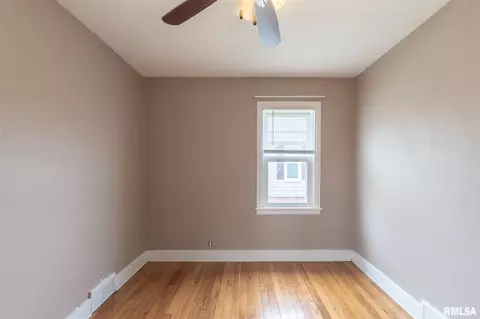 1006 Elm St, Canton, IL 61520 photo 10