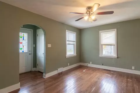1006 Elm St, Canton, IL 61520 photo 4