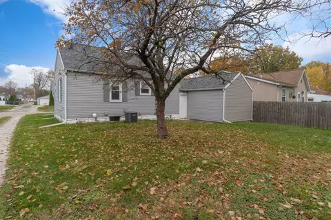 1006 Elm St, Canton, IL 61520 photo 17