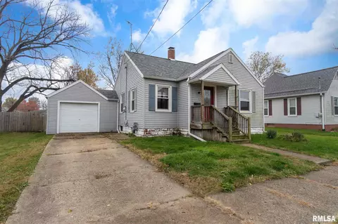 1006 Elm St, Canton, IL 61520 photo 2