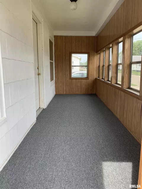 284 E Birch St, Canton, IL 61520 photo 8