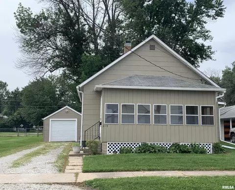 284 E Birch St, Canton, IL 61520 photo 1
