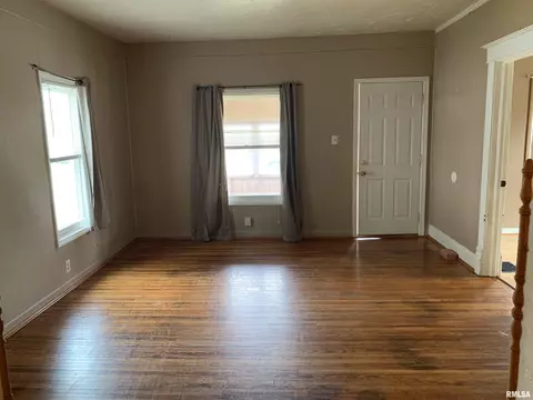 284 E Birch St, Canton, IL 61520 photo 10