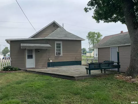 284 E Birch St, Canton, IL 61520 photo 3