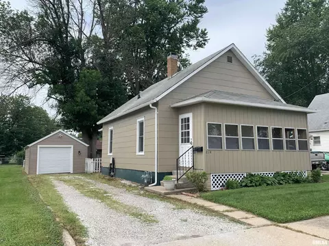 284 E Birch St, Canton, IL 61520 photo 2