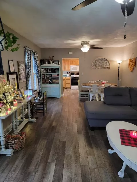 250 N 3rd Ave, Canton, IL 61520 photo 3