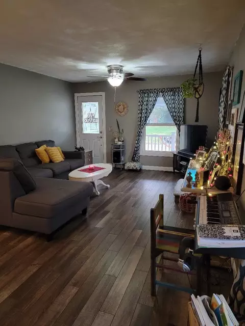 250 N 3rd Ave, Canton, IL 61520 photo 10
