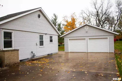 207 W Sunny Ln, Eureka, IL 61530 photo 5
