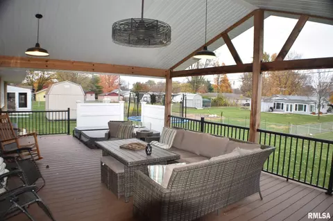 1310 Sunview Dr, Canton, IL 61520 photo 6