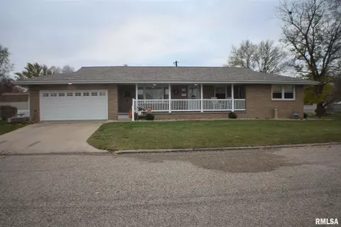 1310 Sunview Dr, Canton, IL 61520 photo 1