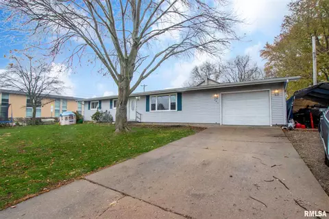 101 E 9th St, Delavan, IL 61734 photo 1