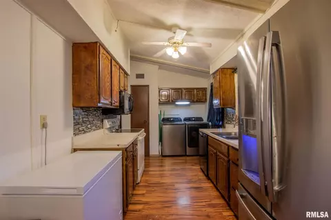 101 E 9th St, Delavan, IL 61734 photo 8