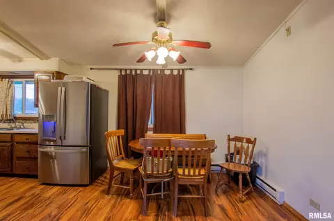 101 E 9th St, Delavan, IL 61734 photo 9