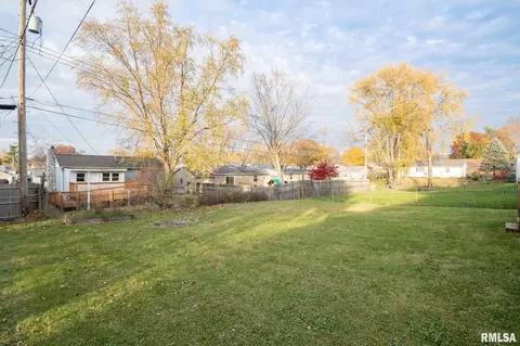 211 Bittersweet Rd, Washington, IL 61571 photo 10