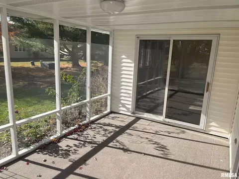 401 Evergreen Dr, Macomb, IL 61455 photo 19