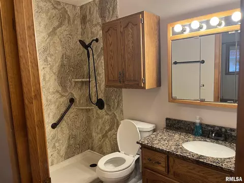 401 Evergreen Dr, Macomb, IL 61455 photo 16