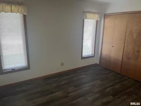 401 Evergreen Dr, Macomb, IL 61455 photo 11
