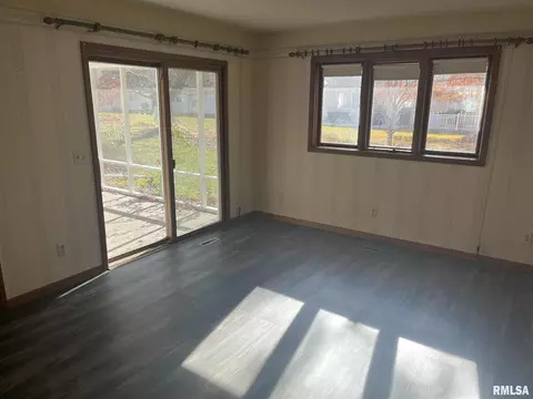 401 Evergreen Dr, Macomb, IL 61455 photo 10