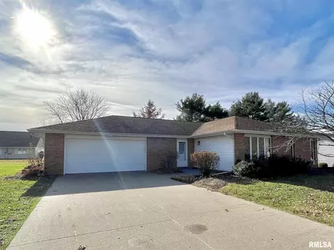 401 Evergreen Dr, Macomb, IL 61455 photo 1