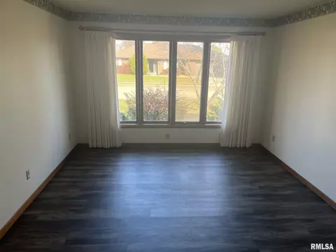 401 Evergreen Dr, Macomb, IL 61455 photo 7