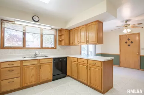 506 Pleasant St, Benson, IL 61516 photo 11