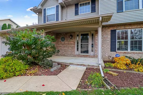 2410 W Chase Dr, Dunlap, IL 61525 photo 2