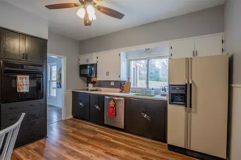 607 E High St, Manito, IL 61546 photo 5