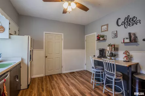 607 E High St, Manito, IL 61546 photo 7