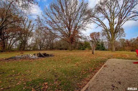 607 E High St, Manito, IL 61546 photo 32