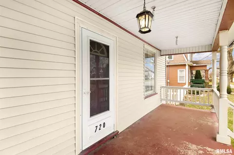 720 E Chestnut St, Canton, IL 61520 photo 3