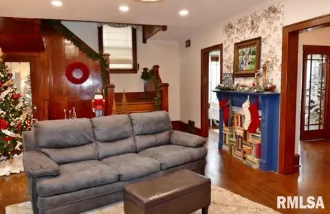227 E Walnut St, Washburn, IL 61570 photo 6