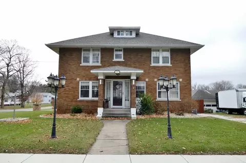 227 E Walnut St, Washburn, IL 61570 photo 2