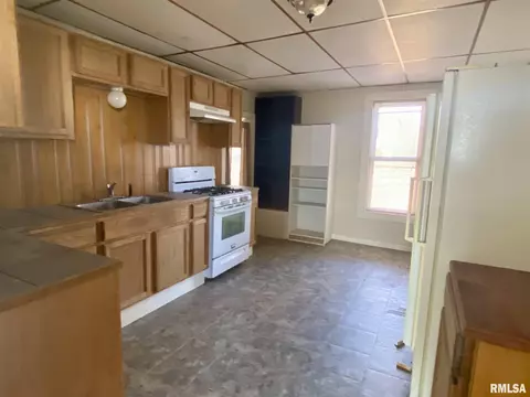 1608 E Wheeler St, Macomb, IL 61455 photo 11