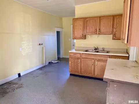 533 N Johnson St, Macomb, IL 61455 photo 9
