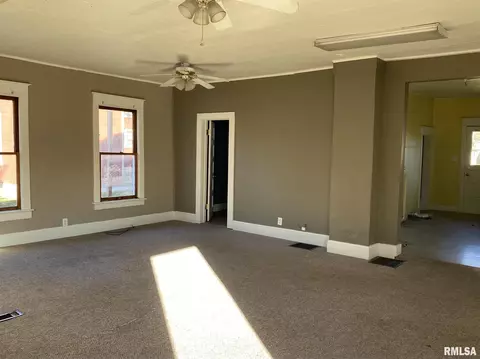 533 N Johnson St, Macomb, IL 61455 photo 6