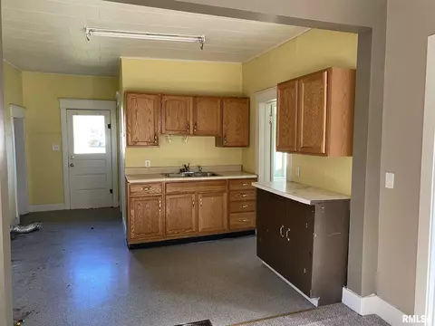 533 N Johnson St, Macomb, IL 61455 photo 8