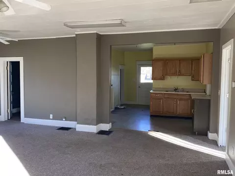 533 N Johnson St, Macomb, IL 61455 photo 7