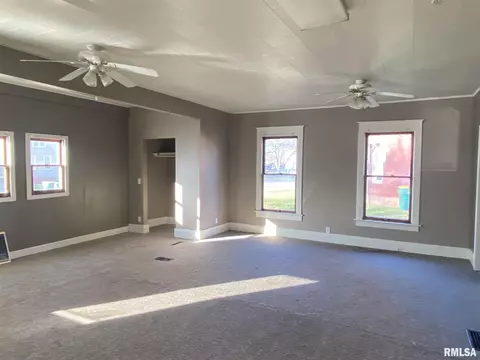 533 N Johnson St, Macomb, IL 61455 photo 5