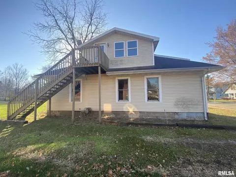 533 N Johnson St, Macomb, IL 61455 photo 3