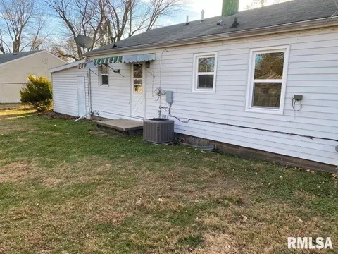 739 Memorial Dr, Macomb, IL 61455 photo 17