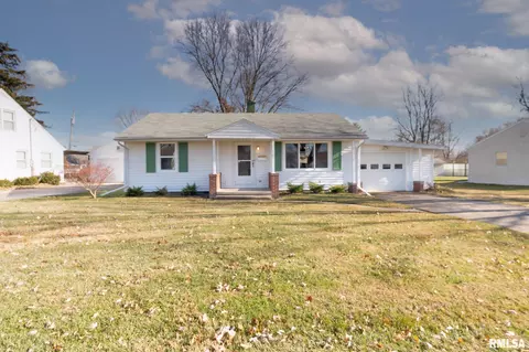 739 Memorial Dr, Macomb, IL 61455 photo 1