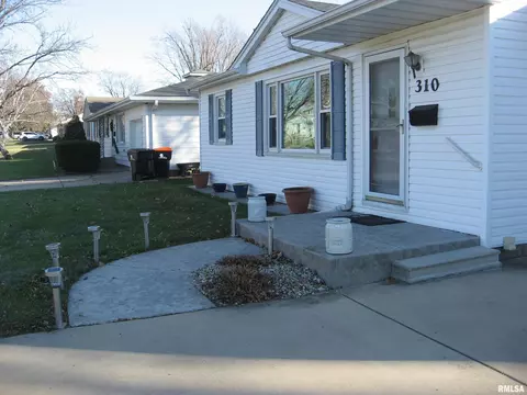 310 Devonshire Rd, Washington, IL 61571 photo 2